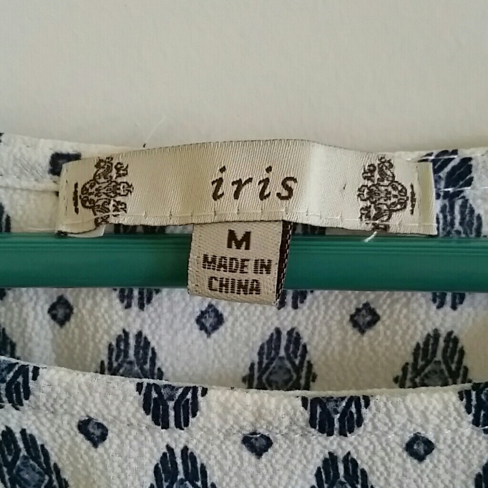 🌻NWOT Patterned Loose-fitting Blouse - Picture 5 of 7